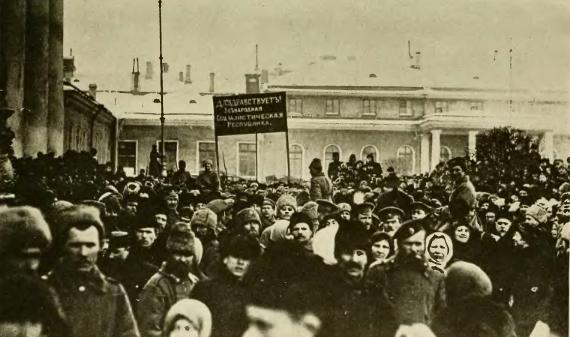 ManifestaciónAFavorDeLaRepúblicaPetrogrado1917--russiainrevolut00jone